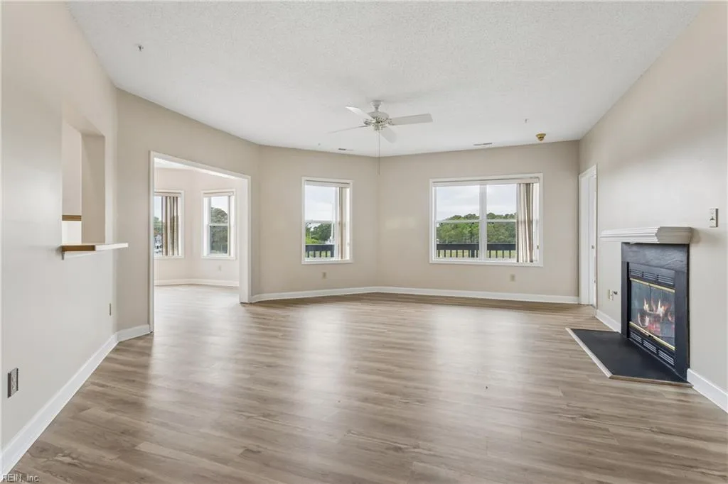1024 Porte Harbour ARCH #302, HAMPTON VA 23664 thumb 12
