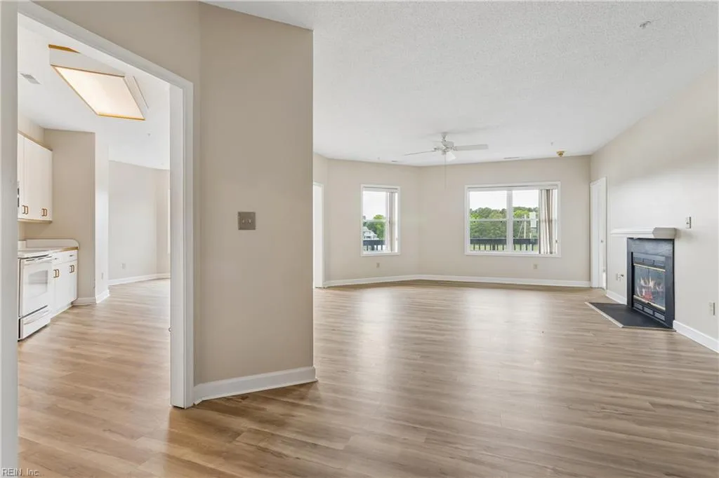 1024 Porte Harbour ARCH #302, HAMPTON VA 23664 thumb 7