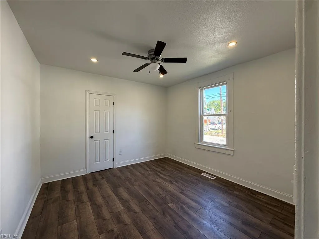 4610 Warwick BLVD, NEWPORTNEWS VA 23607 thumb 7