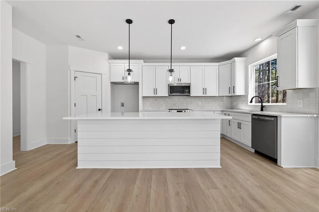 1635 Colonial AVE, SMITHFIELD VA 23430 thumb 12