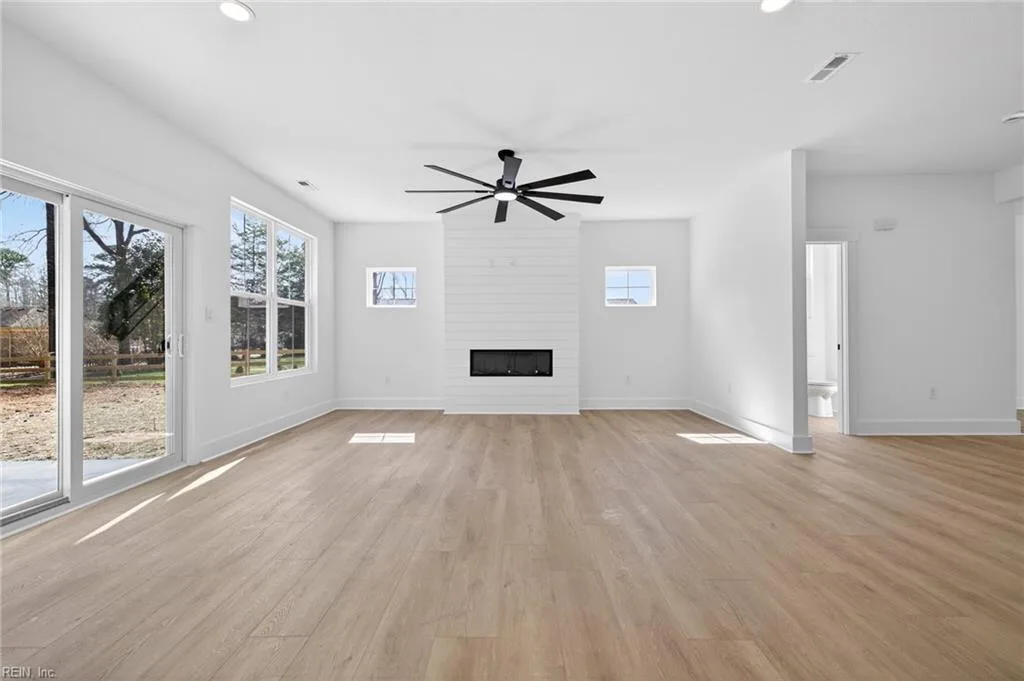 1635 Colonial AVE, SMITHFIELD VA 23430 thumb 9