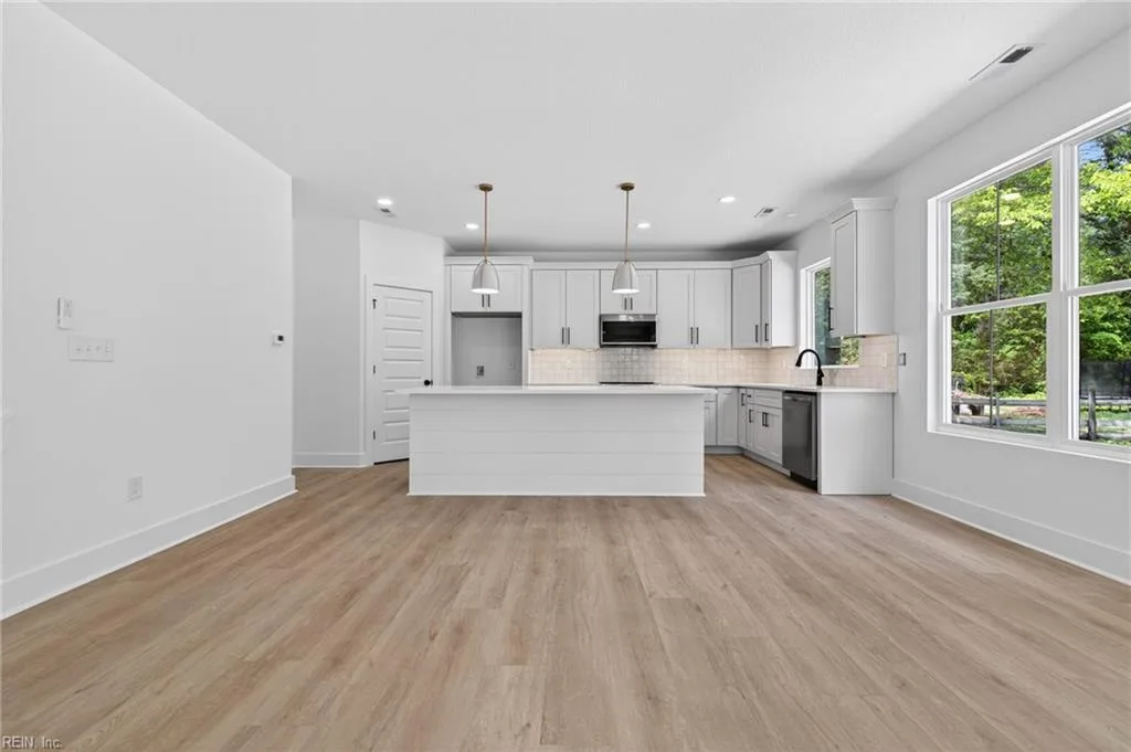 1631 Colonial AVE, SMITHFIELD VA 23430 thumb 12