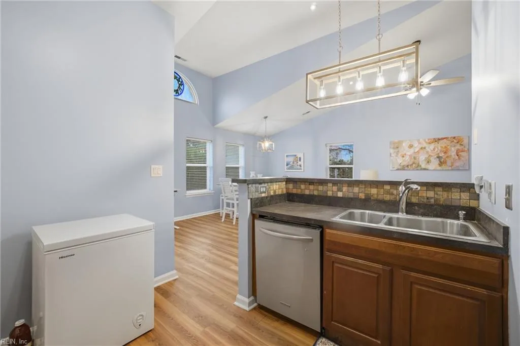 207 Westover AVE #301, NORFOLK VA 23507 thumb 9