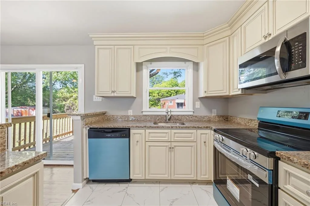 1027 Barry CT, HAMPTON VA 23666 thumb 12