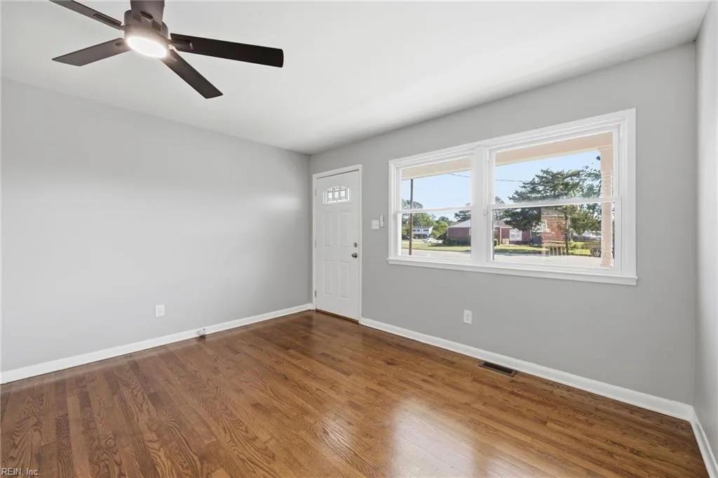 1027 Barry CT, HAMPTON VA 23666 thumb 7