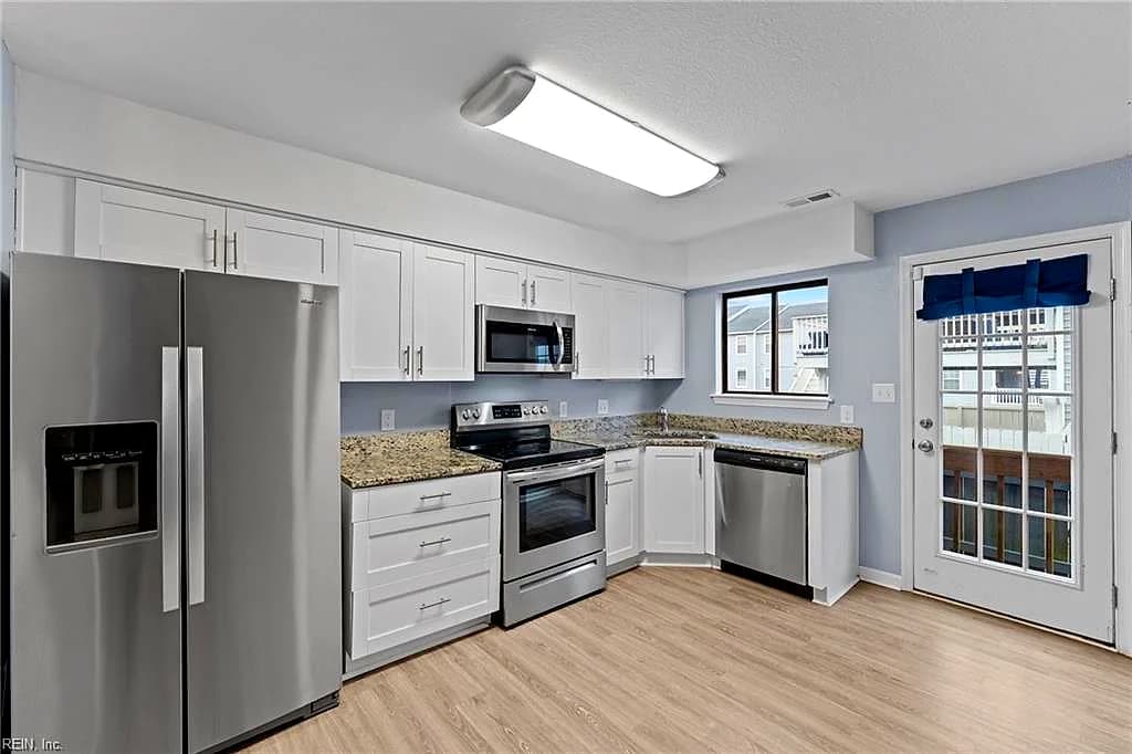 521 W Ocean View AVE #C, NORFOLK VA 23503 - Photo 3