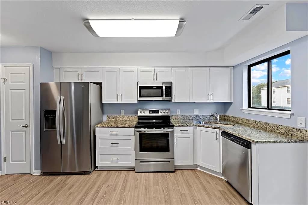521 W Ocean View AVE #C, NORFOLK VA 23503 - Photo 4