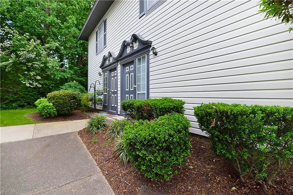 240 Ferdinand CIR, VIRGINIA BEACH VA 23462 - Main photo