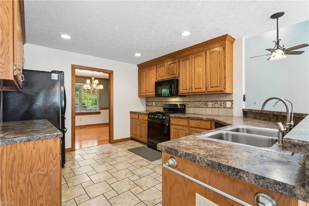 4202 Hall Oaks DR, GLOUCESTER VA 23061 thumb 12