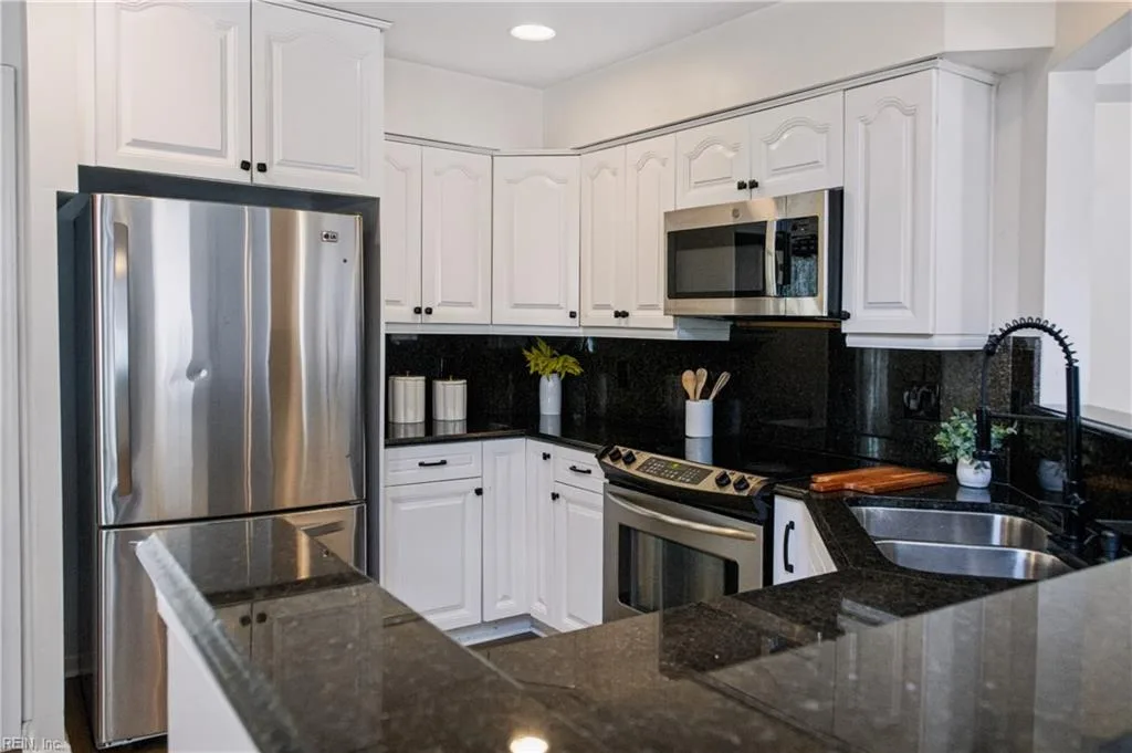900 Sheffield ST, HAMPTON VA 23666 thumb 11