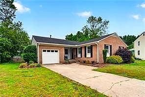 108 Schooner DR, NEWPORT NEWS VA 23602 - Main photo