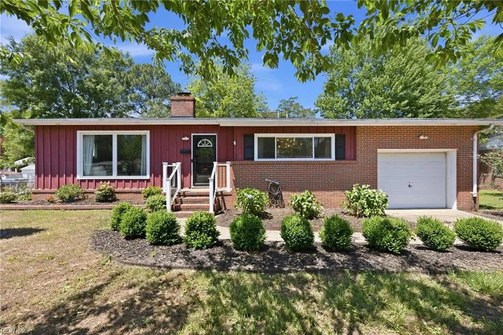 10 Barron DR, NEWPORT NEWS VA 23608 - Main photo