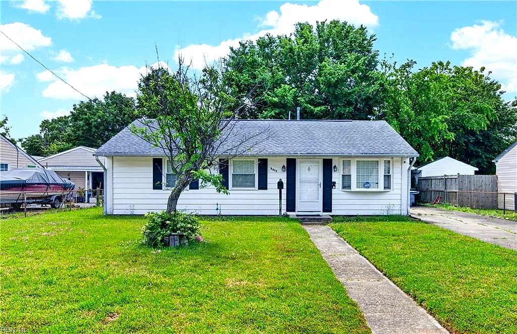 2010 Somerville DR, HAMPTON VA 23663 - Main photo