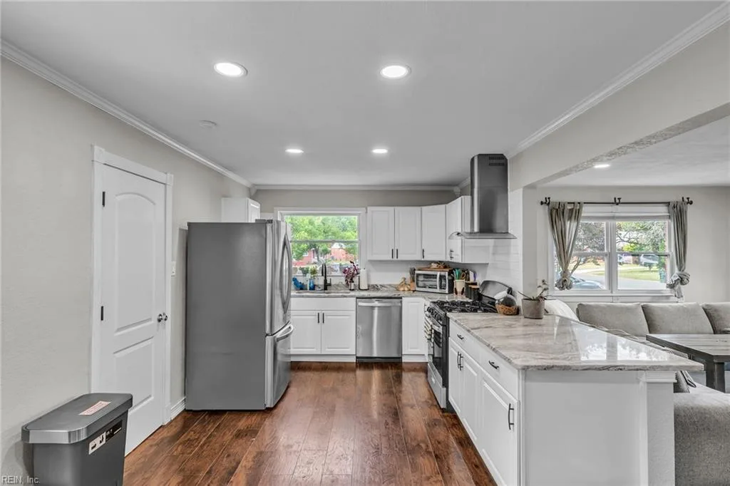8069 Lynnbrook DR, NORFOLK VA 23518 thumb 8