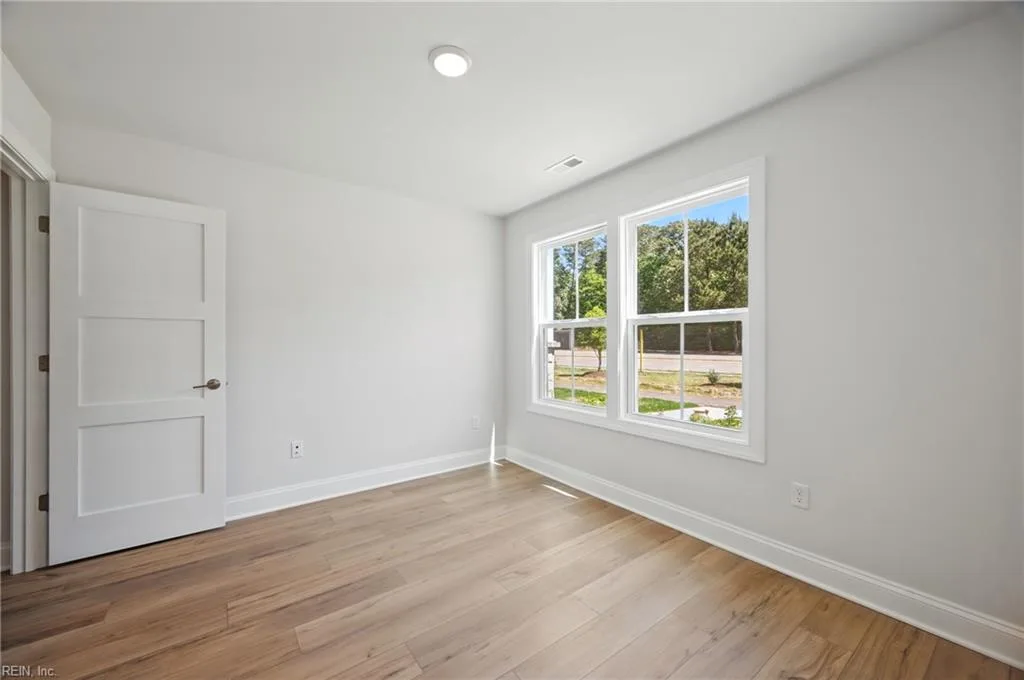 109 Bracewell LN, YORKTOWN VA 23692 thumb 8