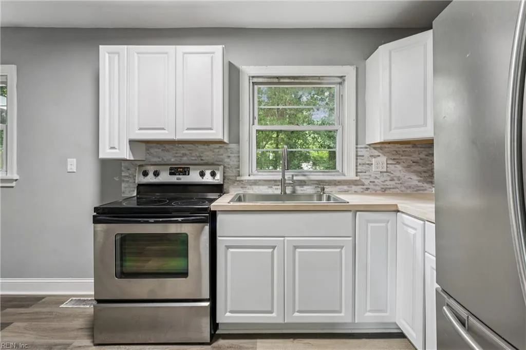 8272 Fernwood DR, NORFOLK VA 23518 thumb 8