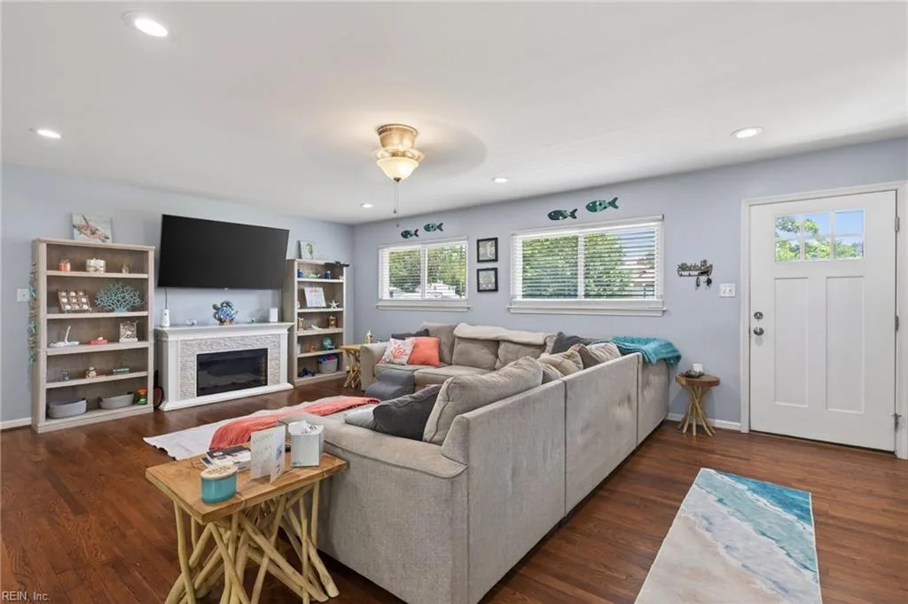 453 Caren DR, VIRGINIABEACH VA 23452 thumb 6