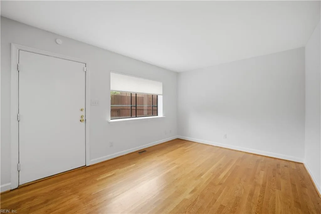 1213 Botetourt GDNS, NORFOLK VA 23517 thumb 12