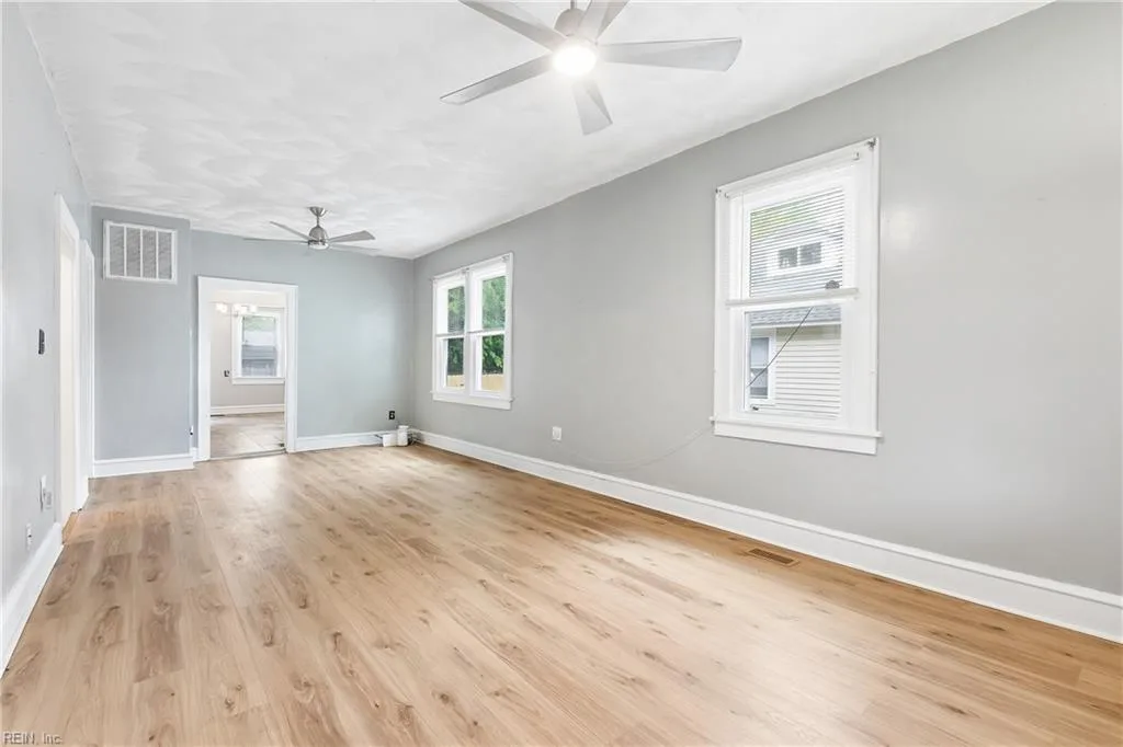 131 South AVE, NEWPORTNEWS VA 23601 thumb 6