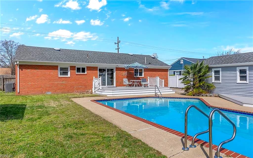8212 Mona AVE, NORFOLK VA 23518 - Photo 2