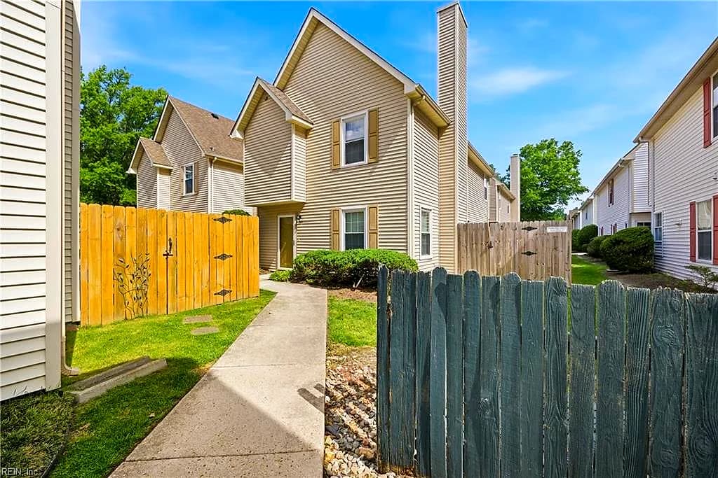 944 Gas Light LN, VIRGINIA BEACH VA 23462 - Main photo