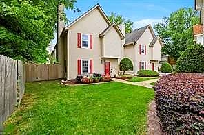 860 Gas Light LN, VIRGINIA BEACH VA 23462 - Main photo
