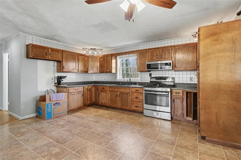 9937 Bacons LN, GLOUCESTER VA 23061 thumb 12