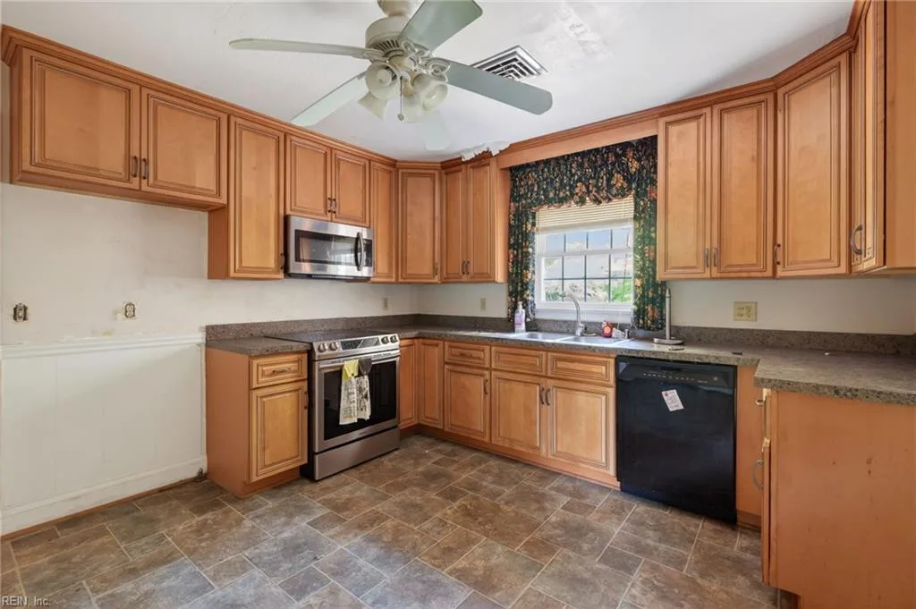 1875 Ames CIR W, CHESAPEAKE VA 23321 thumb 12