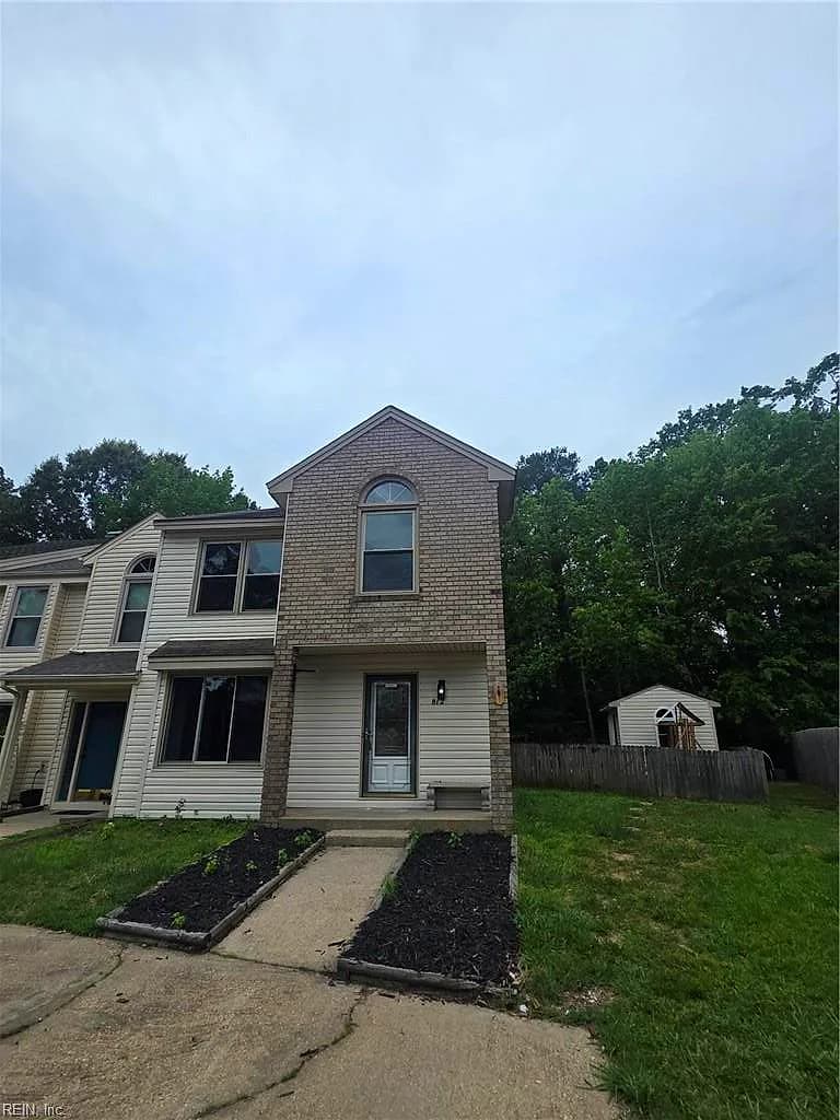 812 S Lake CIR, CHESAPEAKE VA 23322 - Photo 3