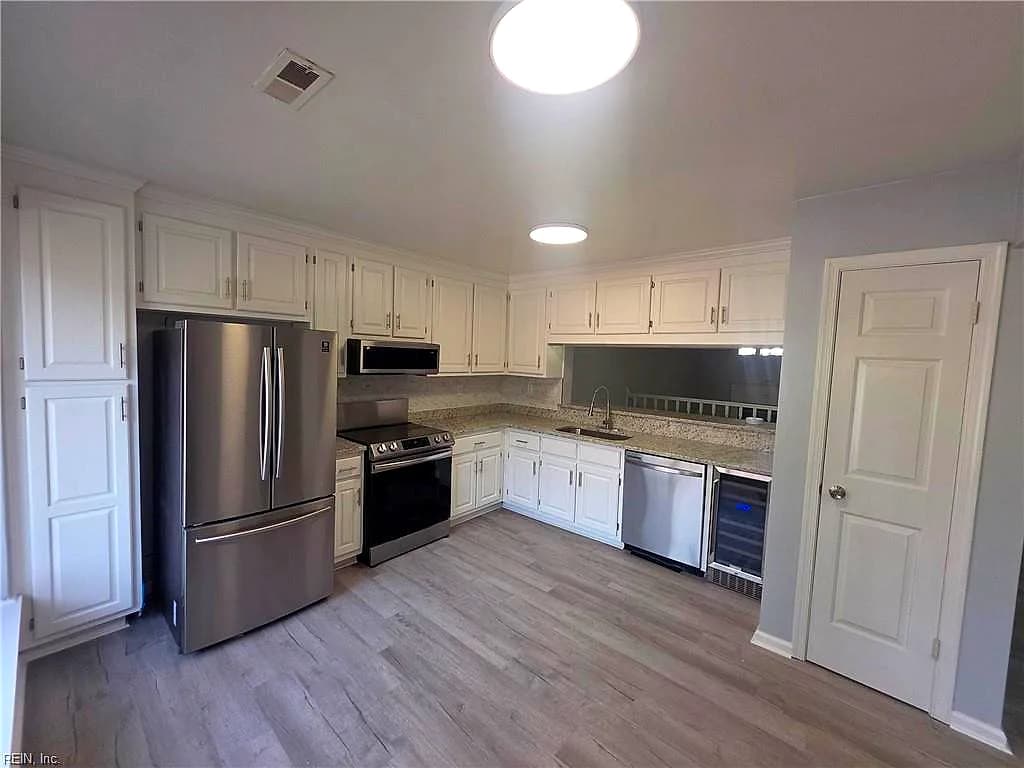 812 S Lake CIR, CHESAPEAKE VA 23322 - Photo 5