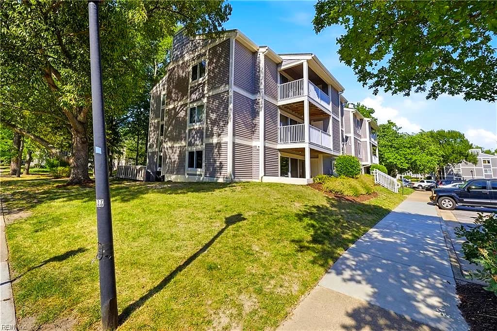 1001 Autumn Woods LN #109, VIRGINIA BEACH VA 23454 - Main photo