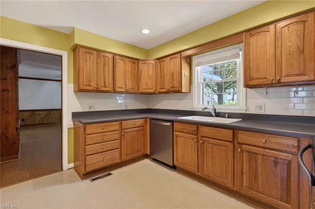 436 Fairfield DR, CHESAPEAKE VA 23322 thumb 10