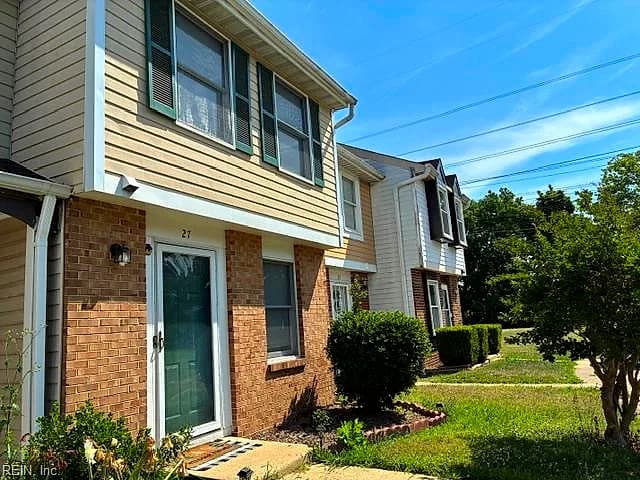 25 Christine CT, HAMPTON VA 23666 - Main photo