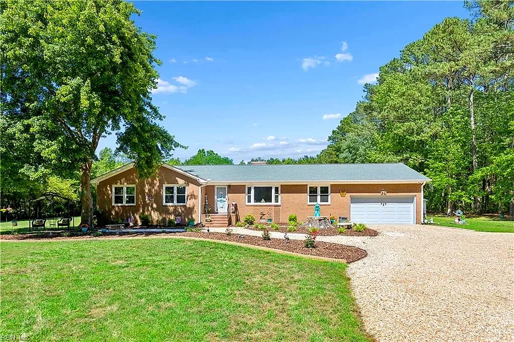 5585 Ware Neck RD, GLOUCESTER VA 23061 - Main photo