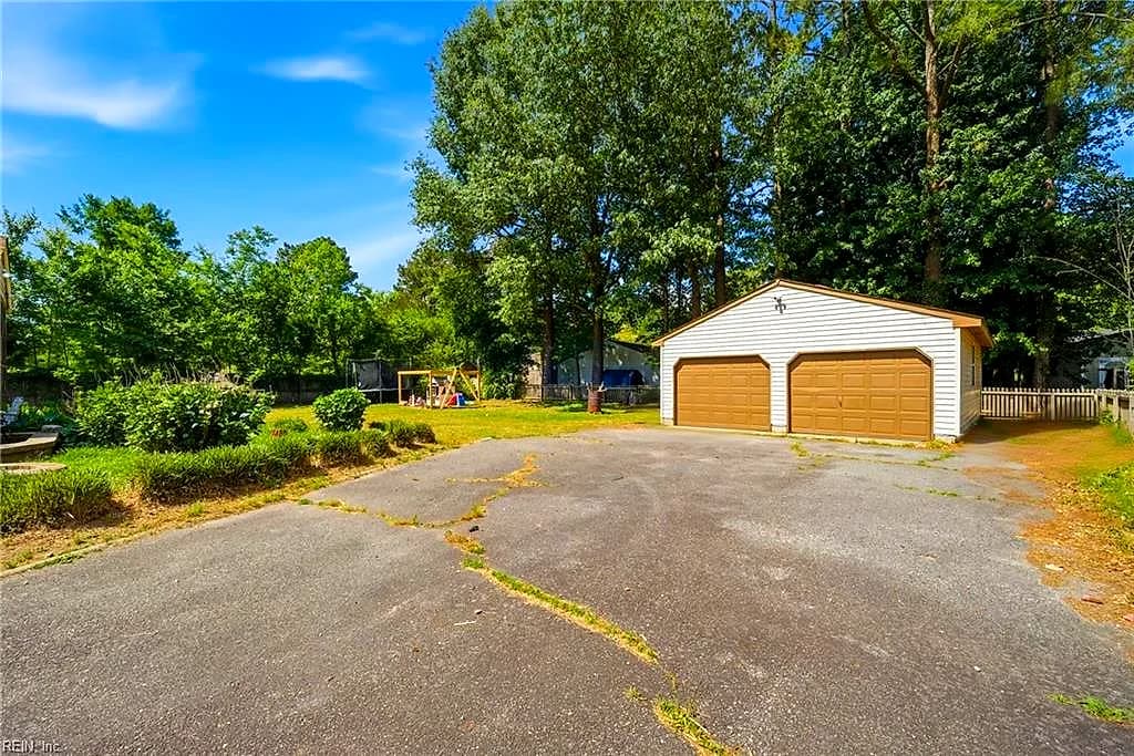 2744 Horseshoe DR, CHESAPEAKE VA 23322 - Photo 3