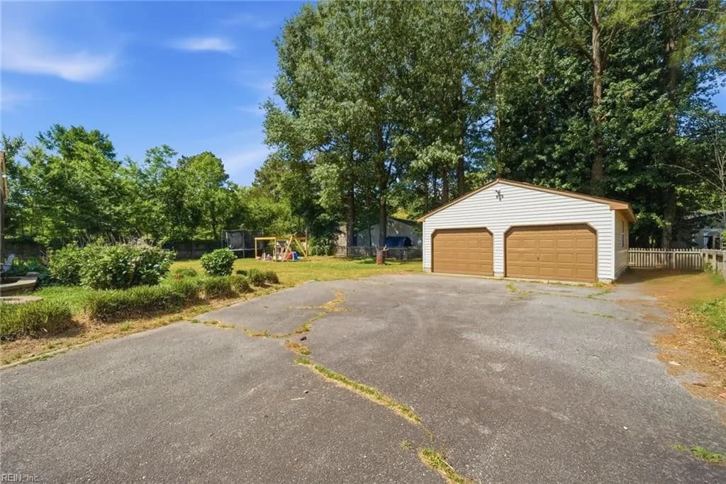 2744 Horseshoe DR, CHESAPEAKE VA 23322 - Photo 3