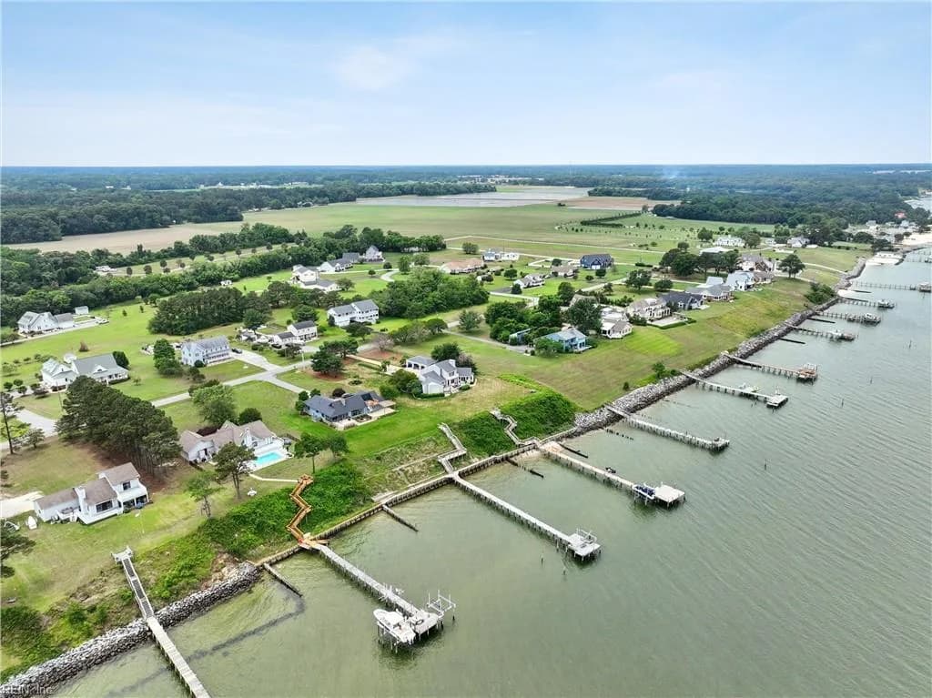 481 Jackson DR, DELTAVILLE VA 23043 - Photo 2