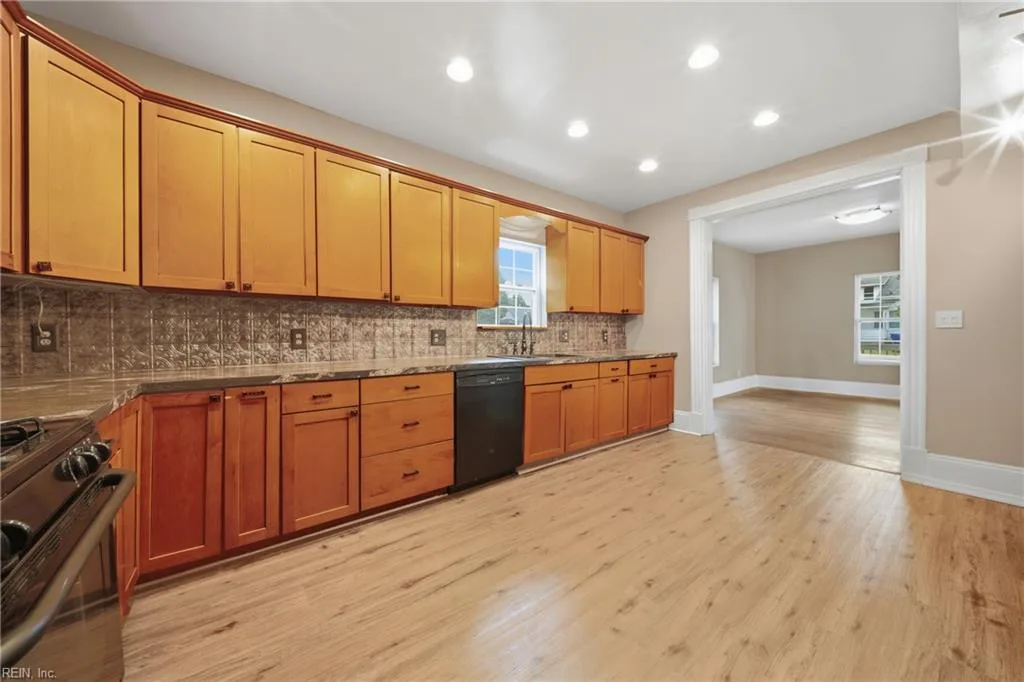 315 Blair AVE, NEWPORTNEWS VA 23607 thumb 8