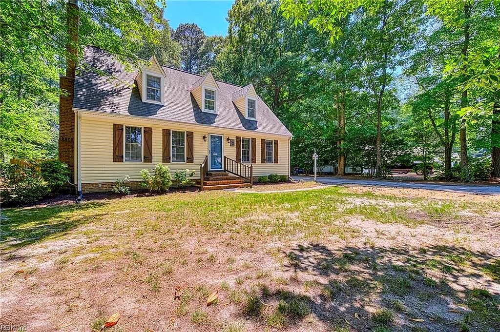 32 Little Florida RD, POQUOSON VA 23662 - Main photo