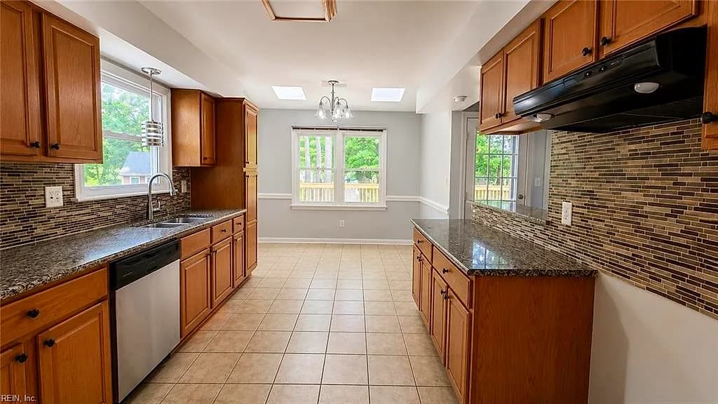 851 Weyanoke LN, NEWPORT NEWS VA 23608 thumb 9
