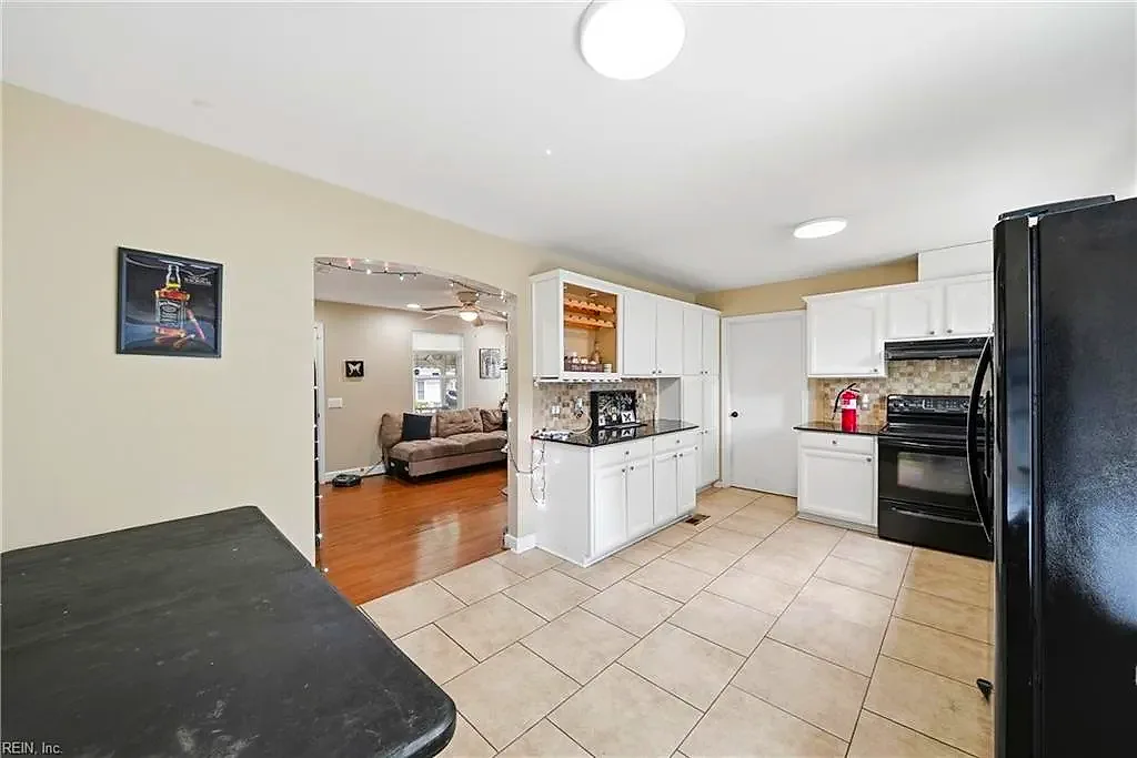 6113 Pamlico CIR, NORFOLK VA 23513 thumb 6