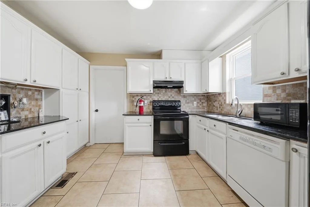 6113 Pamlico CIR, NORFOLK VA 23513 thumb 8