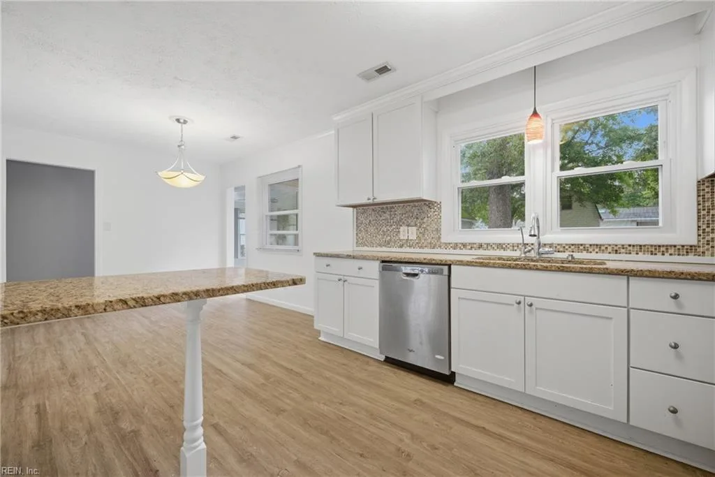 218 Collins DR, NEWPORT NEWS VA 23601 thumb 11