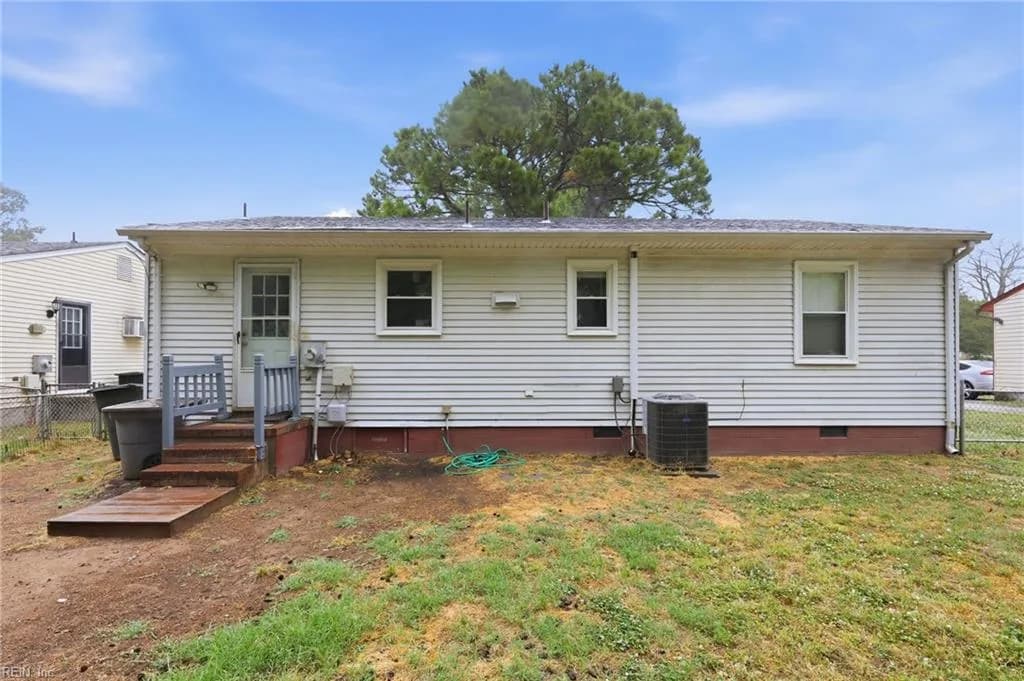 25 Rendon DR, HAMPTON VA 23666 - Photo 3