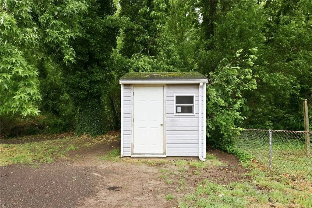 25 Rendon DR, HAMPTON VA 23666 - Photo 4