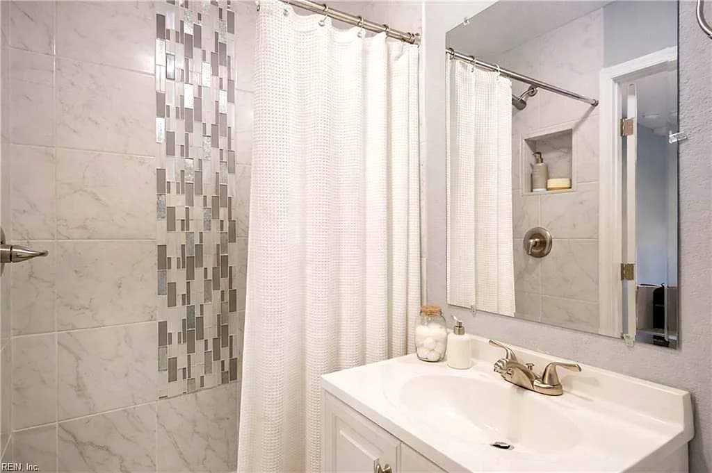 930 19th ST, NEWPORT NEWS VA 23607 - Photo 3