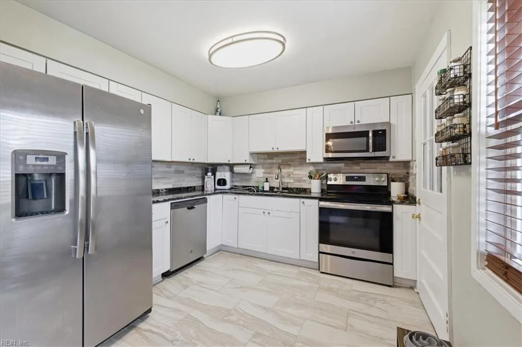 4901 Hatton Point RD, PORTSMOUTH VA 23703 thumb 11