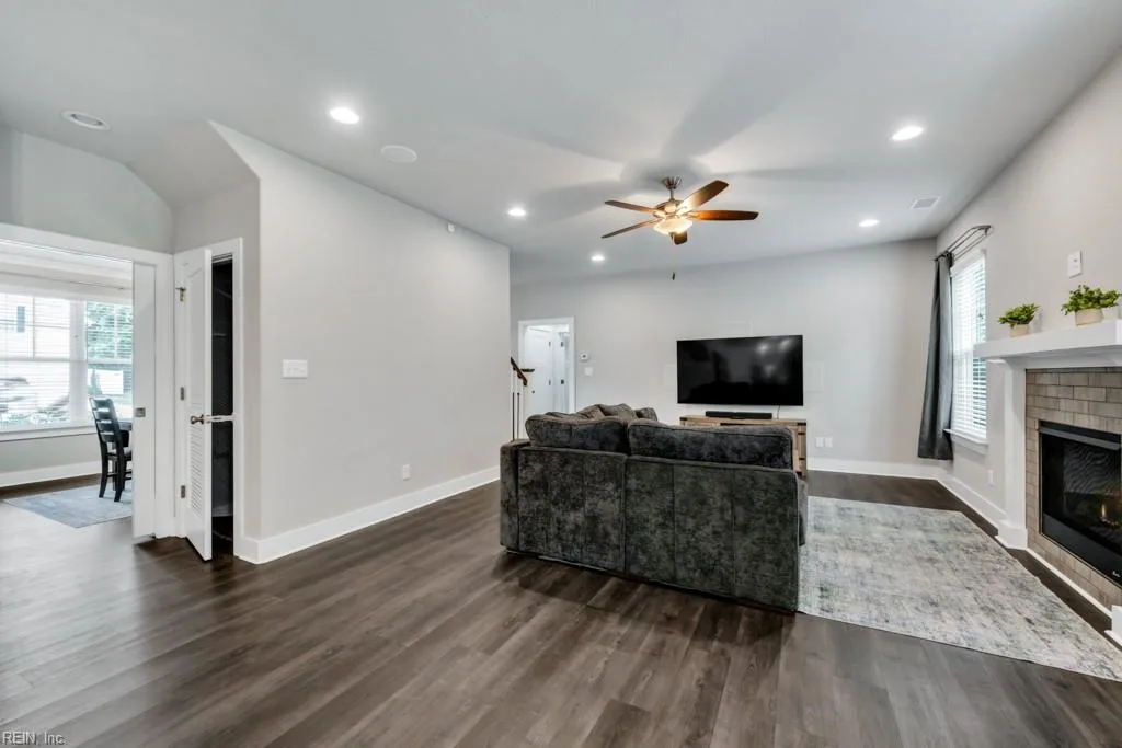 219 Dunway LN, CHESAPEAKE VA 23323 thumb 6