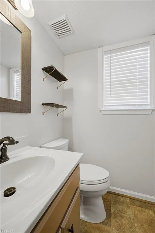 2 Compton CT, HAMPTON VA 23666 thumb 12
