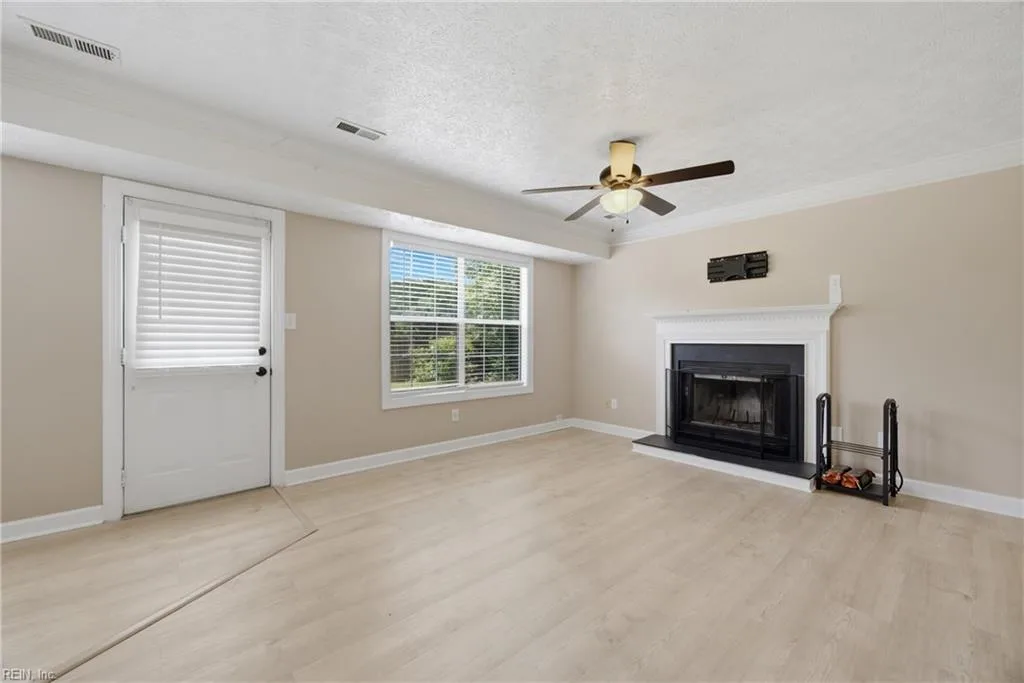 2 Compton CT, HAMPTON VA 23666 thumb 8